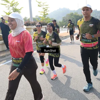 Runner Photo 6936135