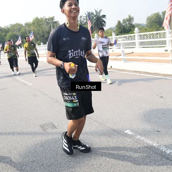 Runner Photo 6936165