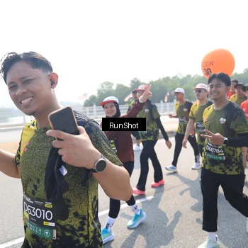 Runner Photo 6936372
