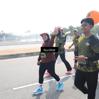 Runner Photo 6936378