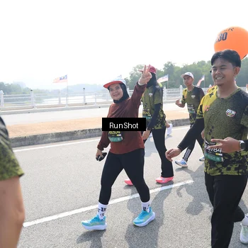 Runner Photo 6936384