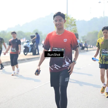 Runner Photo 6937073