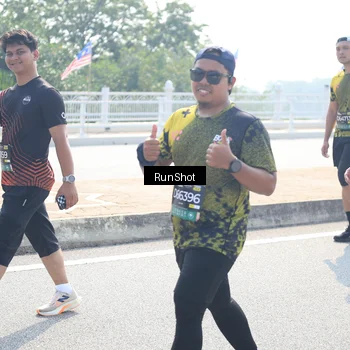 Runner Photo 6937100