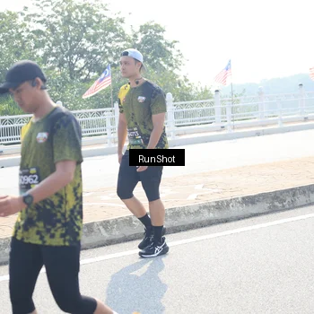 Runner Photo 6937118