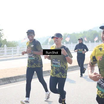 Runner Photo 6937123