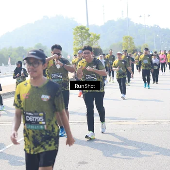 Runner Photo 6937190
