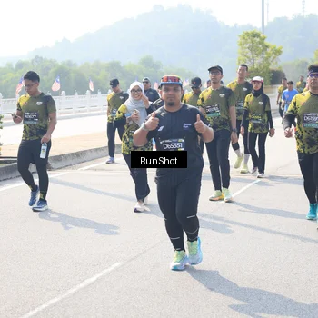 Runner Photo 6937241