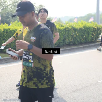 Runner Photo 6937377