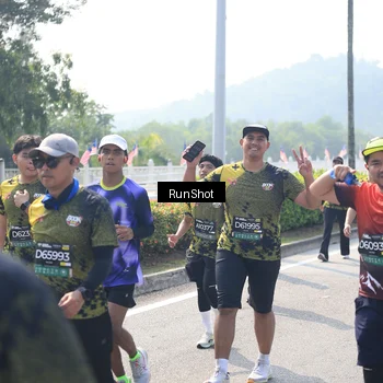 Runner Photo 6937856