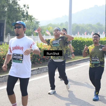 Runner Photo 6938105