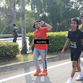 Runner Photo 6939725