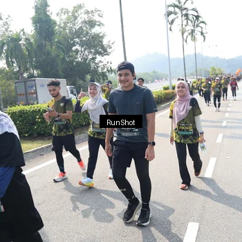 Runner Photo 6940002