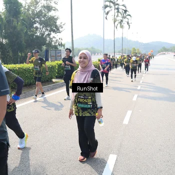 Runner Photo 6940008