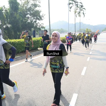 Runner Photo 6940010
