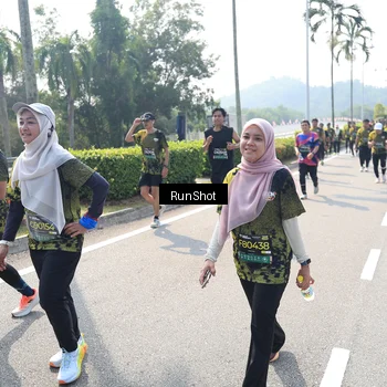 Runner Photo 6940011