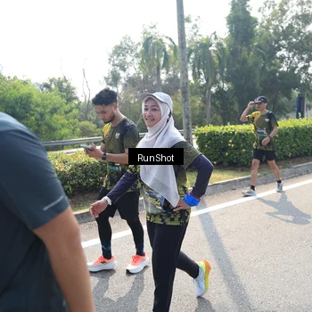 Runner Photo 6940012