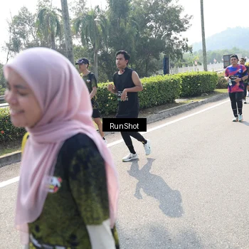Runner Photo 6940018
