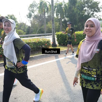 Runner Photo 6940023