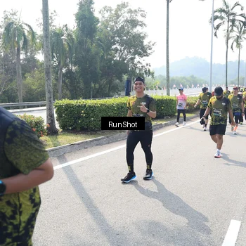 Runner Photo 6940108