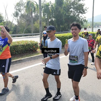 Runner Photo 6940259