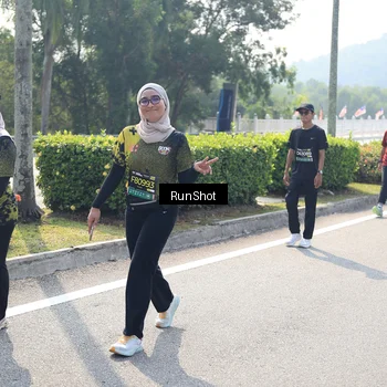 Runner Photo 6940411