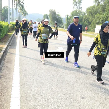 Runner Photo 6943023