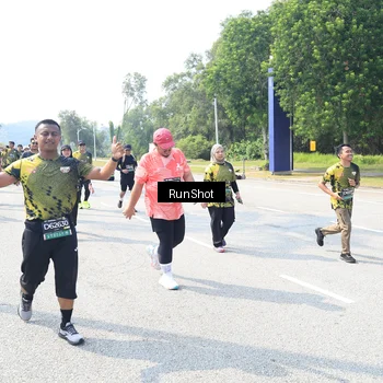 Runner Photo 6943351