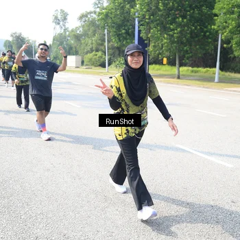 Runner Photo 6943396