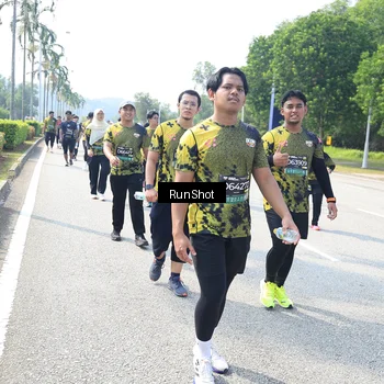 Runner Photo 6943551