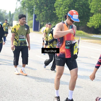 Runner Photo 6943757