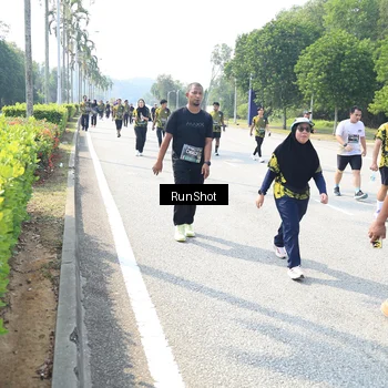 Runner Photo 6943759