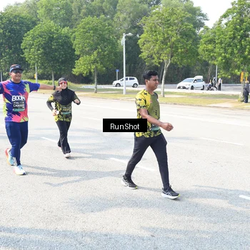 Runner Photo 6943913
