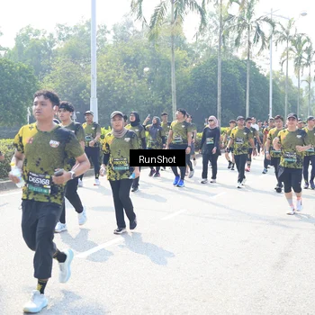 Runner Photo 6944757