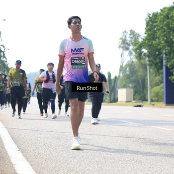 Runner Photo 6945075