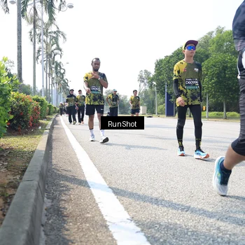 Runner Photo 6945873