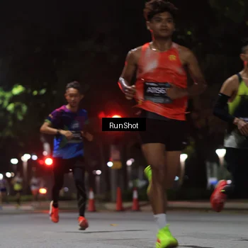 Runner Photo 6951079