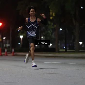 Runner Photo 6951115