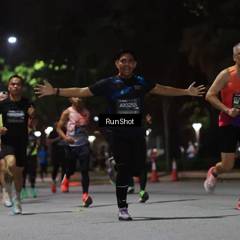 Runner Photo 6951543