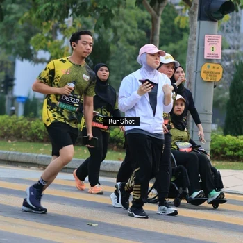 Runner Photo 6986624