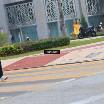 Runner Photo 6987073