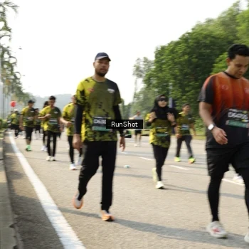 Runner Photo 6987295