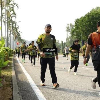 Runner Photo 6987308