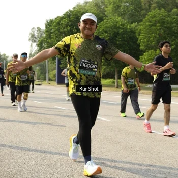 Runner Photo 6987338