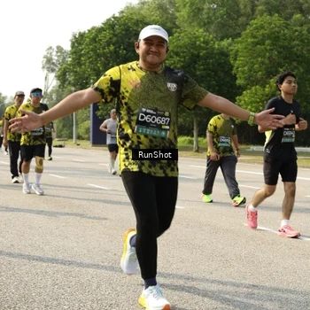 Runner Photo 6987340