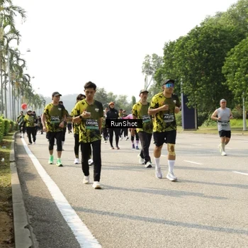 Runner Photo 6987355