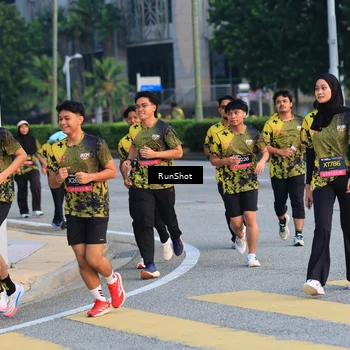 Runner Photo 6987492