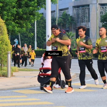 Runner Photo 6987563