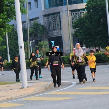 Runner Photo 6987675