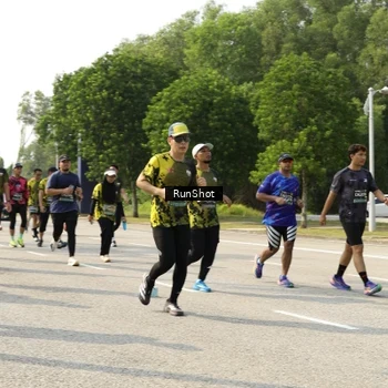 Runner Photo 6987702