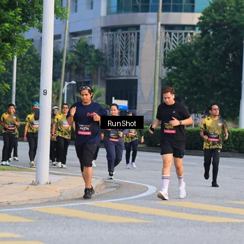 Runner Photo 6987798